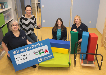 Spendenübergabe im neuen Therapiehaus von links: Heike Bieler, Michaela Zwiesler-Hofmann, Marianne Stelle, Andrea Wierschbitzki 